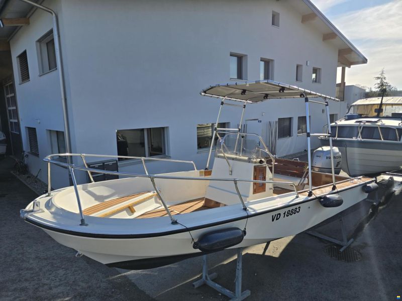 Boston Whaler Outrage 18