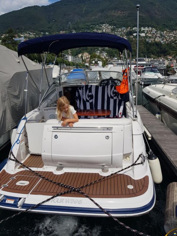 Four Winns Vista 258