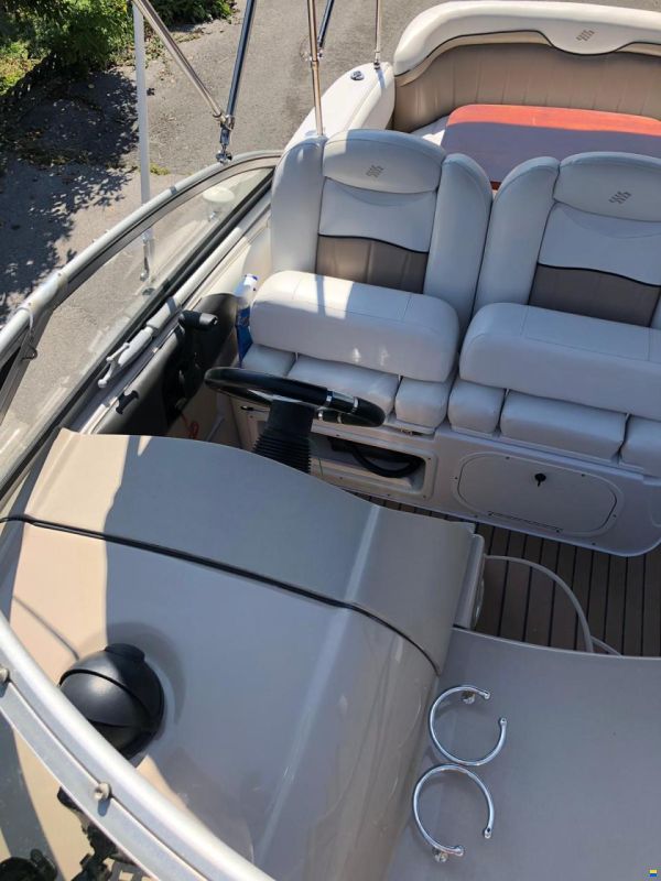 Four Winns Vista 258