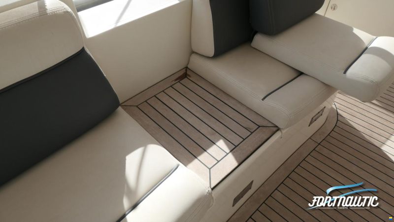 Azimut 46