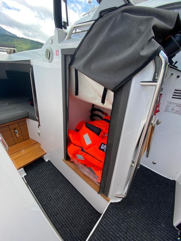 XO Boats XO 270 RS Front Cabin OB