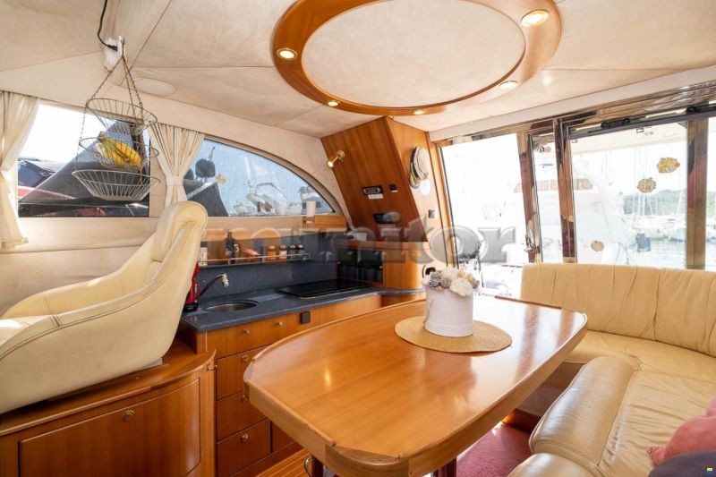Galeon 330 Fly