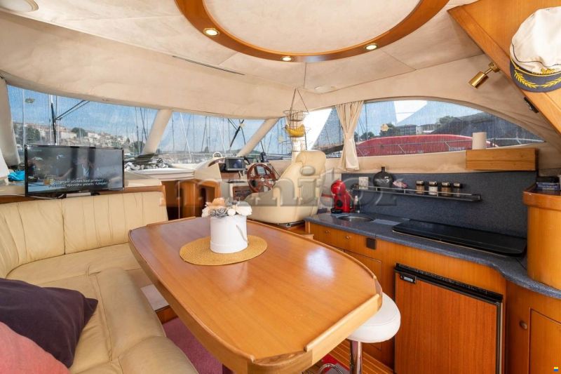 Galeon 330 Fly