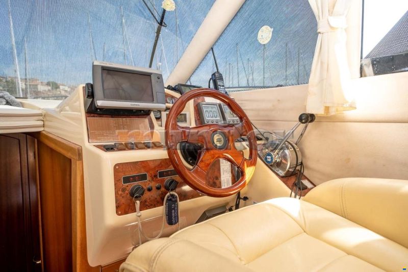 Galeon 330 Fly