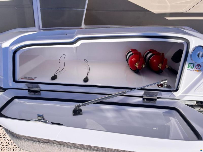 Axopar 29 XC Cross Cabin