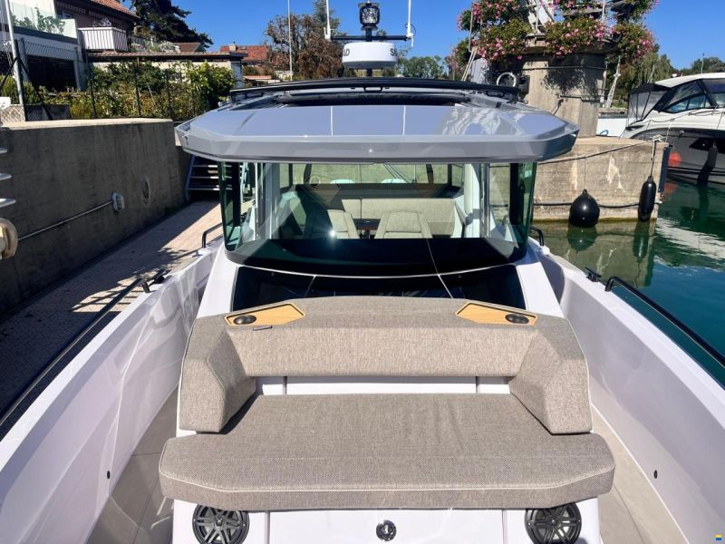 Axopar 29 XC Cross Cabin