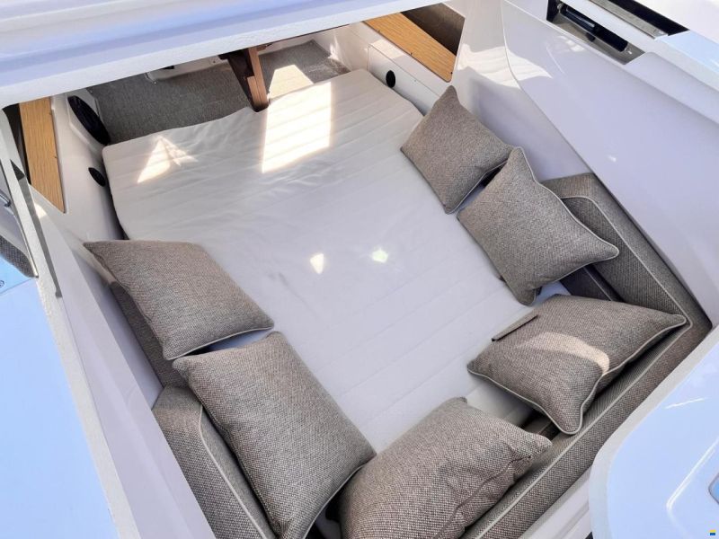 Axopar 29 XC Cross Cabin