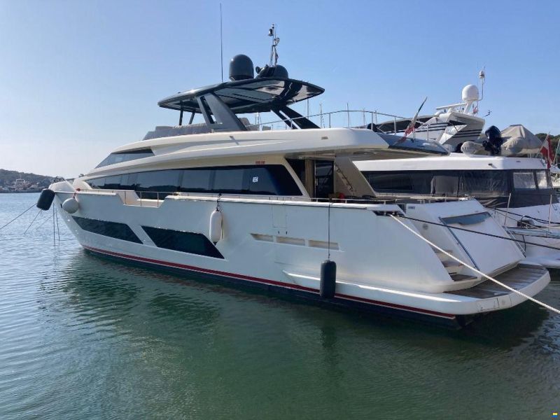 Ferretti 850 HT