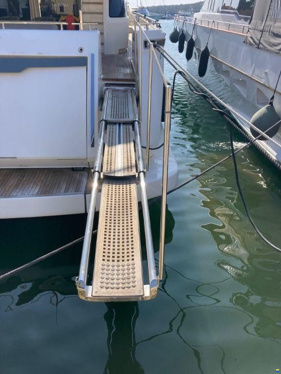 Ferretti 850 HT