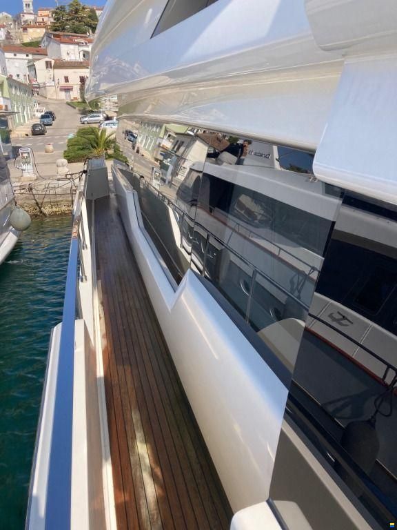 Ferretti 850 HT