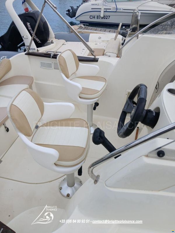 Quicksilver ACTIV 555 CABIN