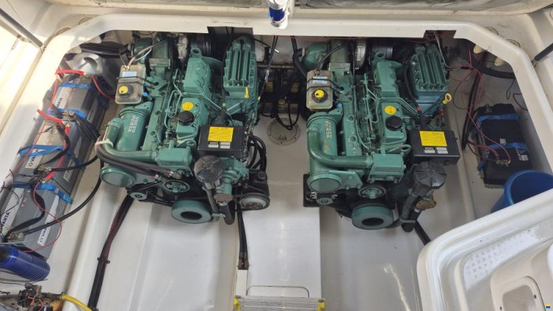 Sealine F330/F33