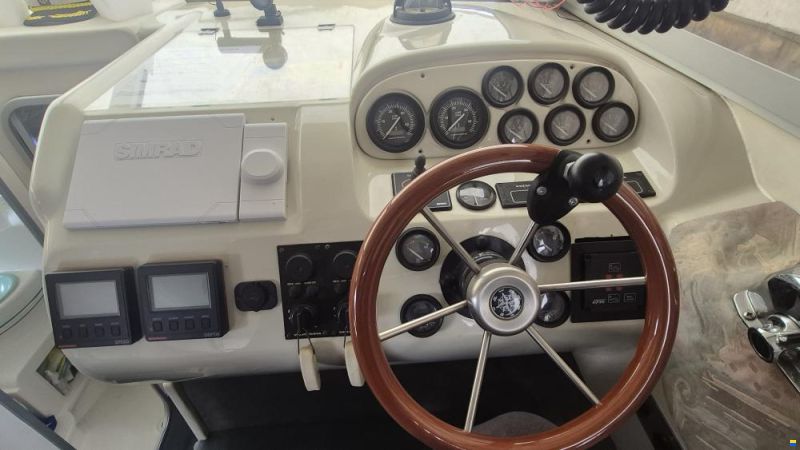 Sealine F330/F33