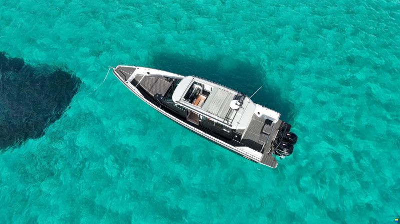 Axopar 37 Sports Cabin