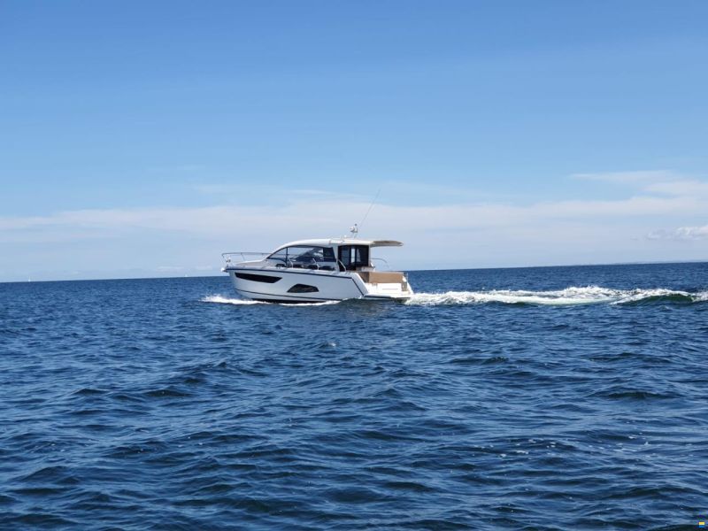 Sealine C330