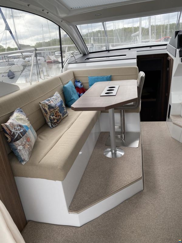 Sealine C330