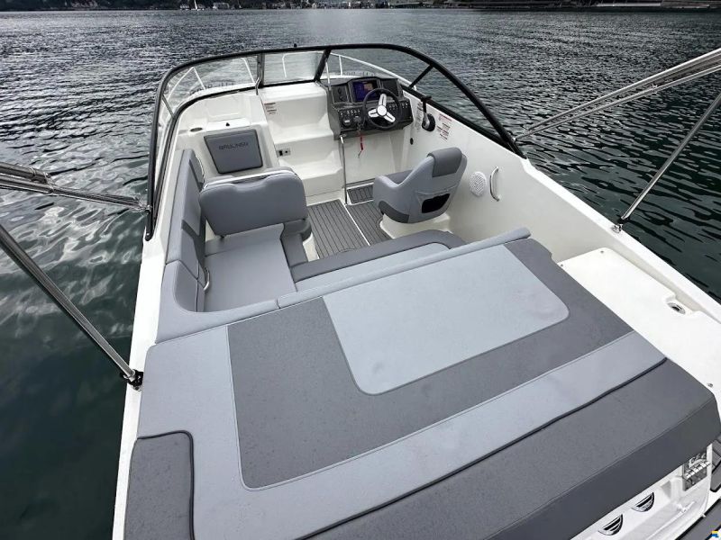 Bayliner VR5 Cuddy