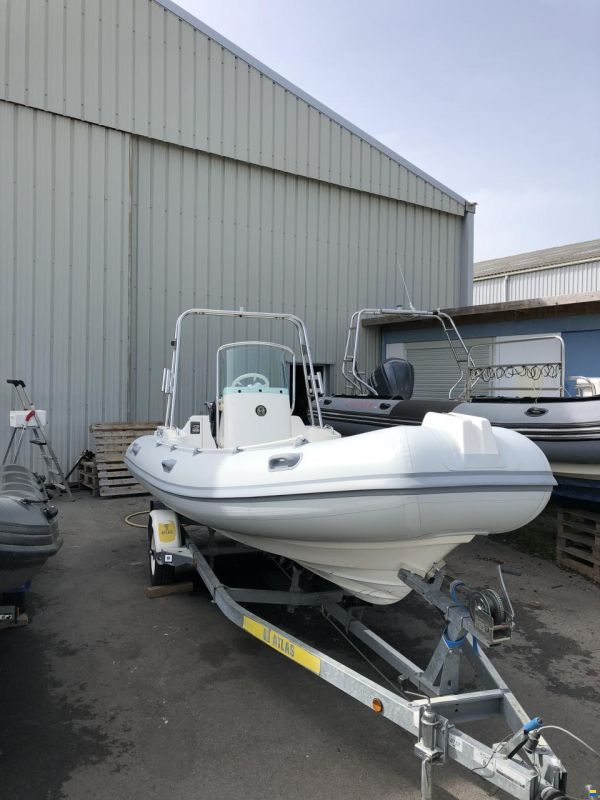 Silver Marine Albatross 560