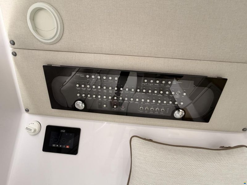 Axopar 37 Cross Cabin