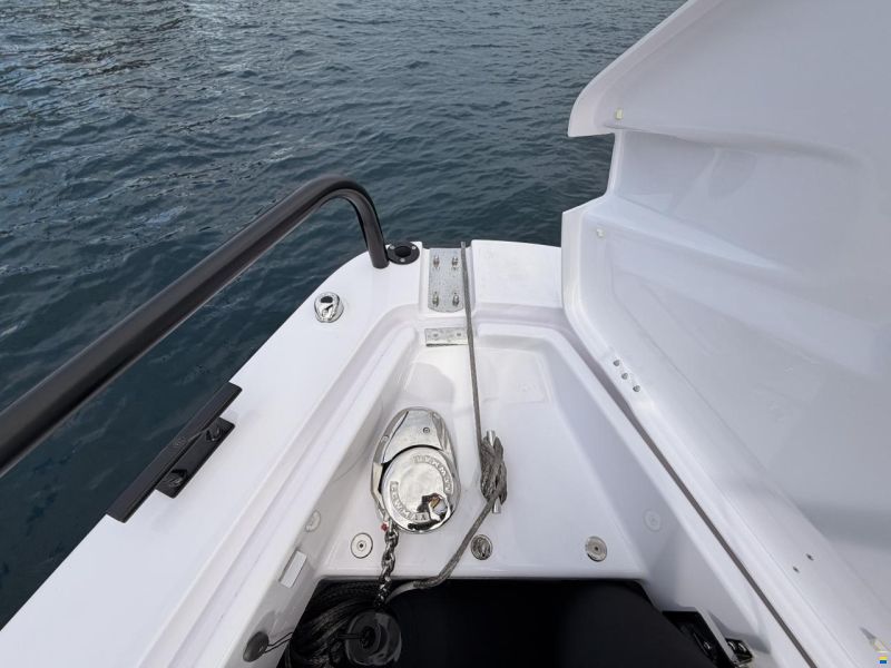 Axopar 37 Cross Cabin