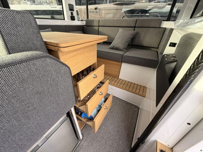 Axopar 37 Cross Cabin