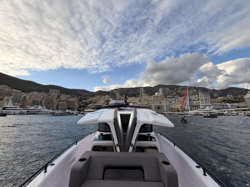 Axopar 37 Cross Cabin