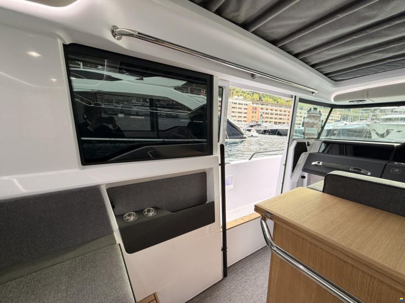 Axopar 37 Cross Cabin