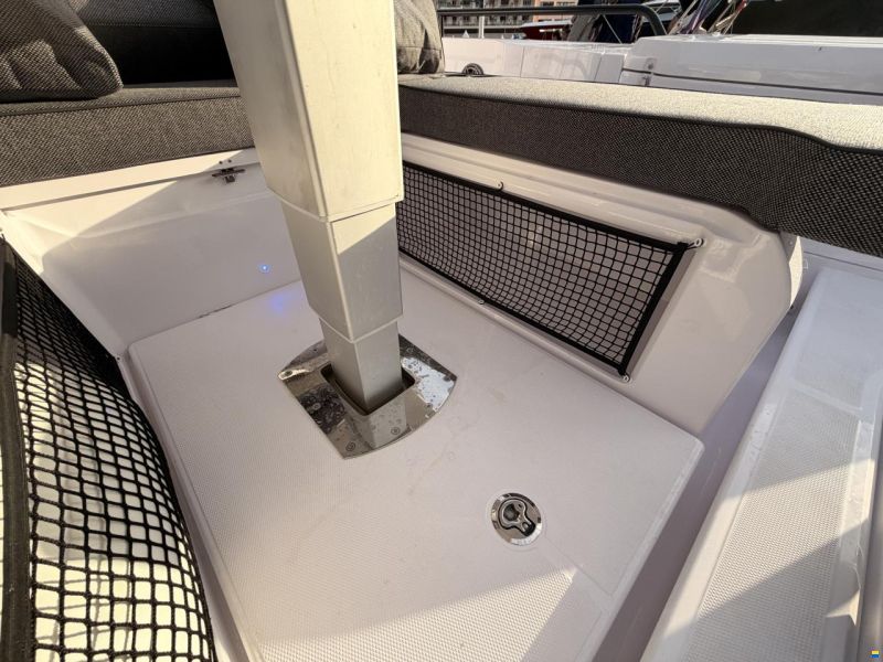 Axopar 37 Cross Cabin