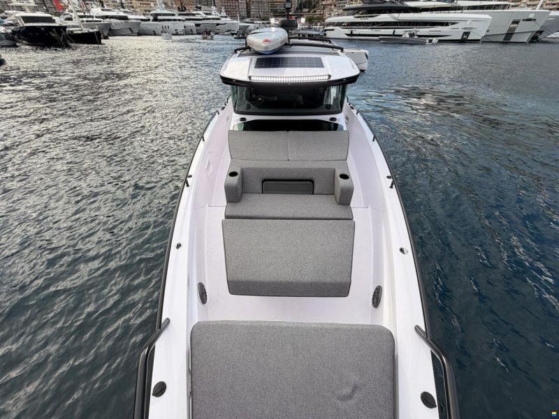 Axopar 37 Cross Cabin