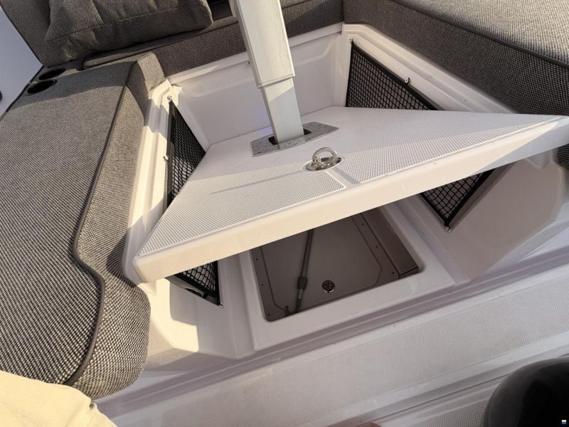 Axopar 37 Cross Cabin