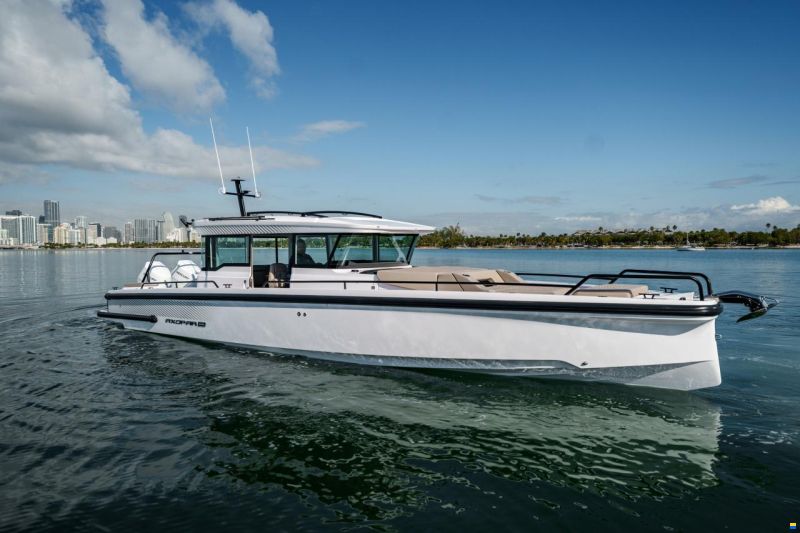 Axopar 37 Cross Cabin