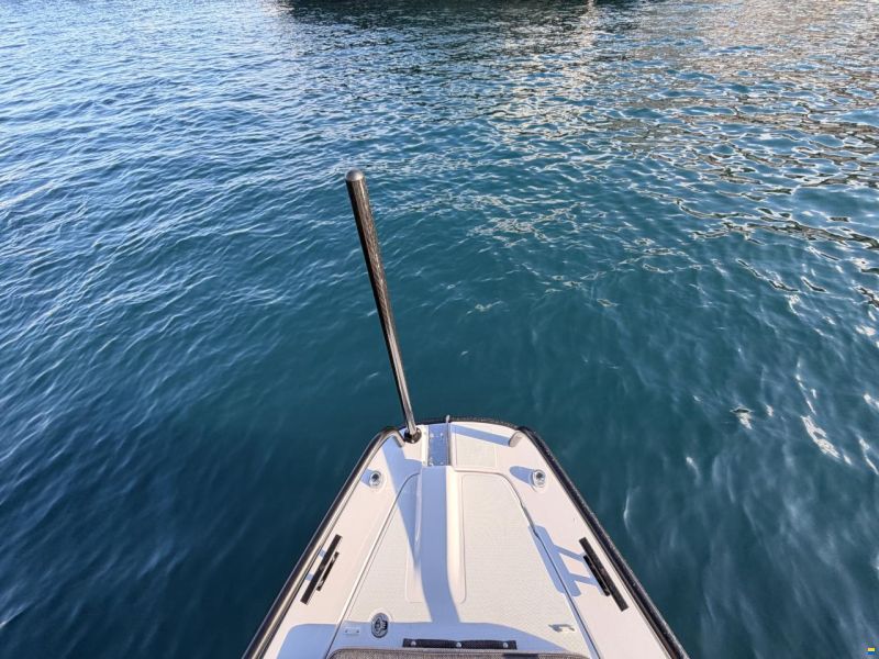 Axopar 37 Cross Cabin