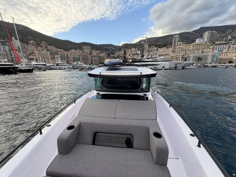 Axopar 37 Cross Cabin