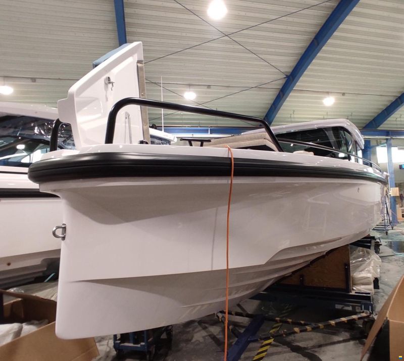 Axopar 37 Cross Cabin