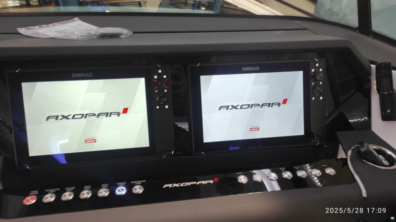 Axopar 37 Cross Cabin