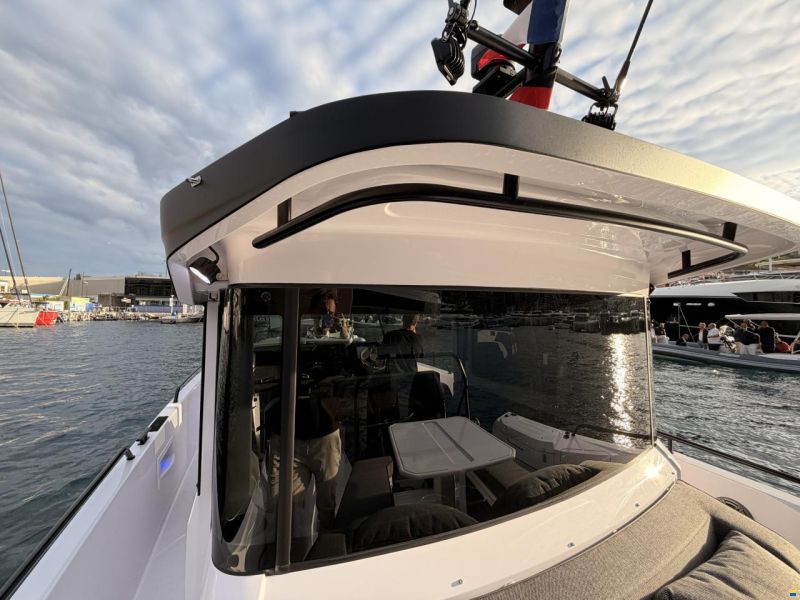 Axopar 37 Cross Cabin