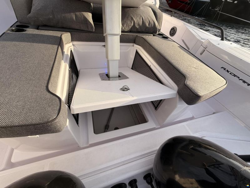 Axopar 37 Cross Cabin