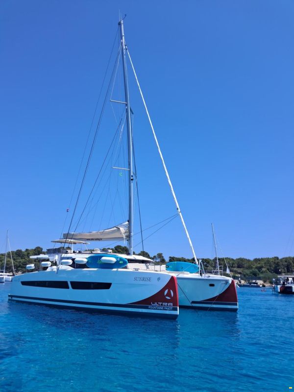 Fountaine Pajot Aura 51