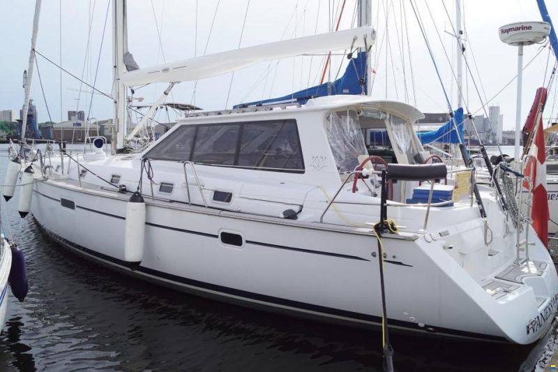 One Off Design 50 feet Decksalon yacht
