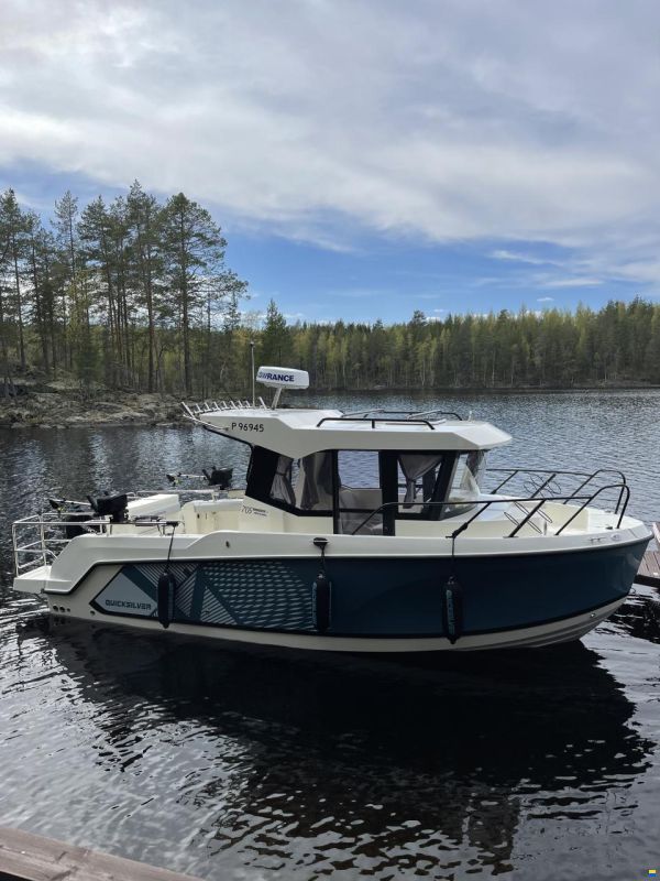 Quicksilver Pilothouse 705