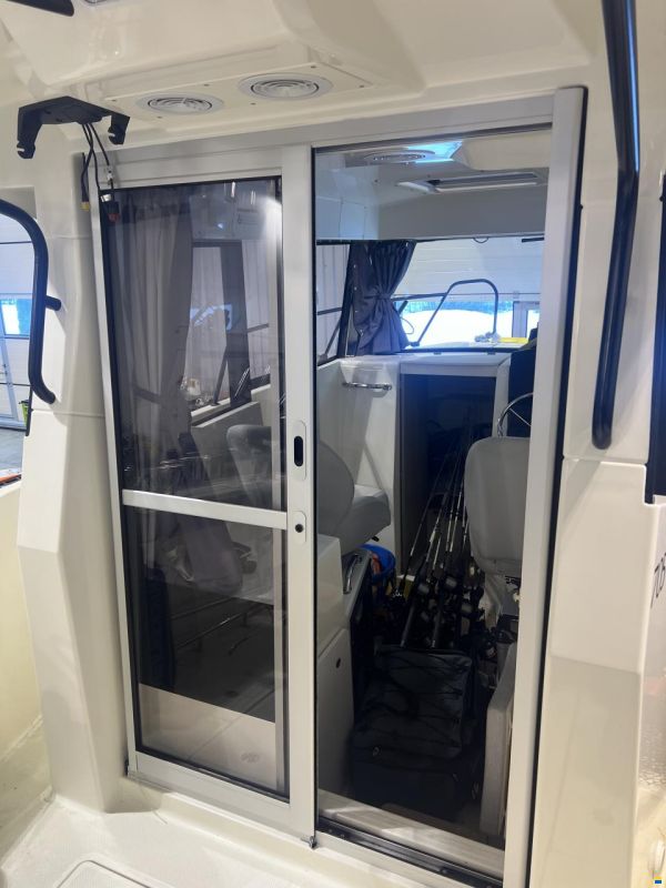 Quicksilver Pilothouse 705