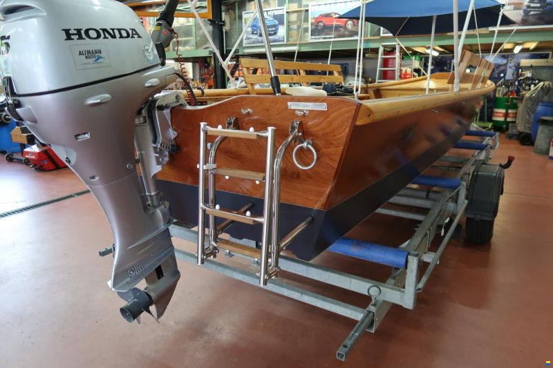 Witti 700 Fährboot Mahagoni