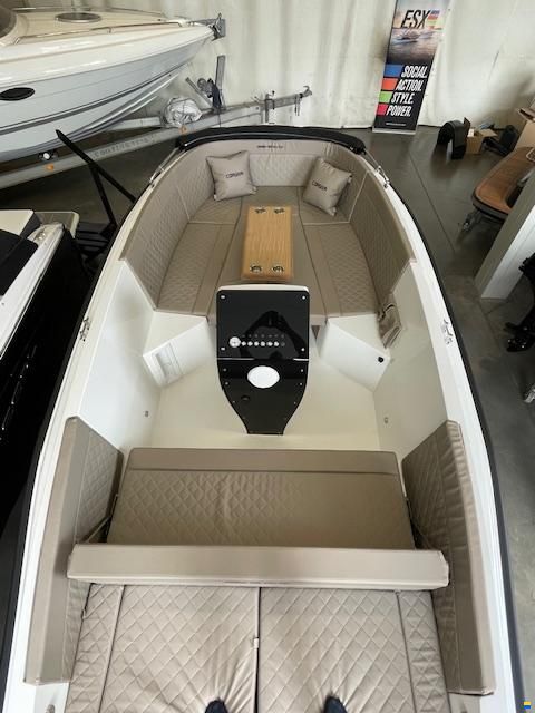 Corsiva 605 Tender