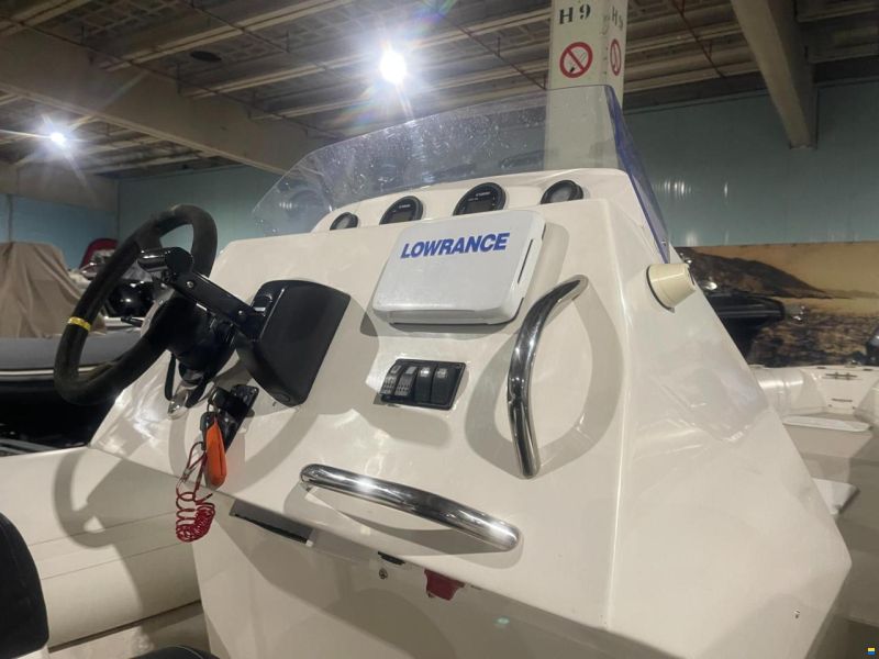Technohull Seadrug 688