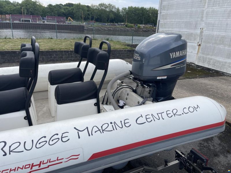 Technohull Seadrug 688