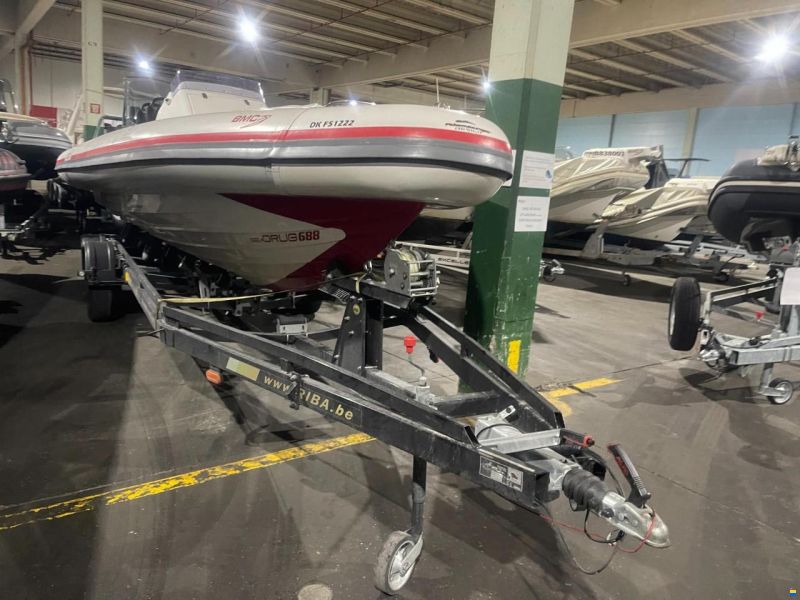 Technohull Seadrug 688
