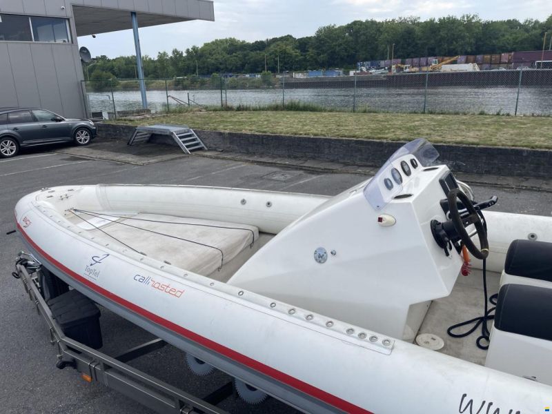 Technohull Seadrug 688