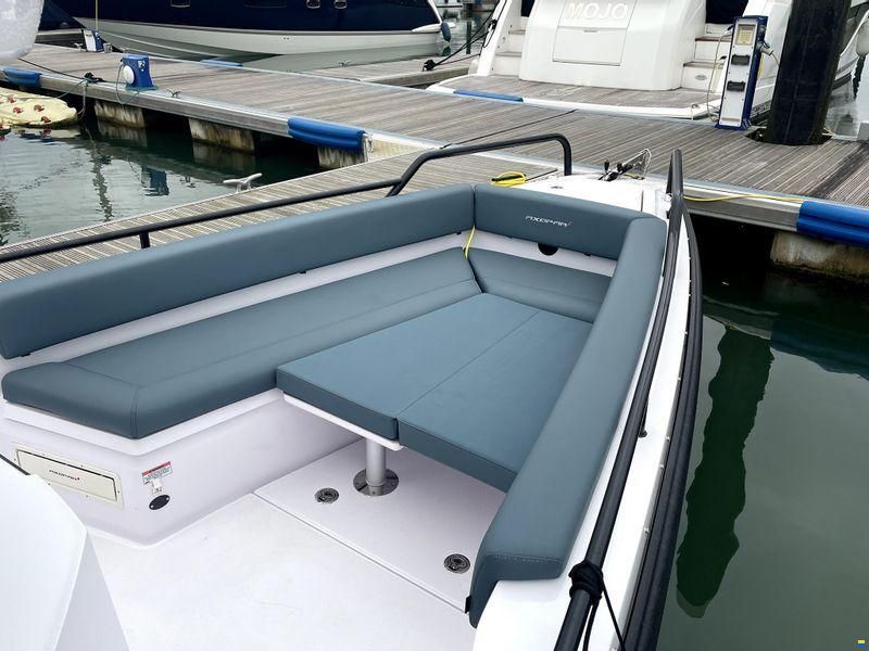 Axopar 28 Cabin