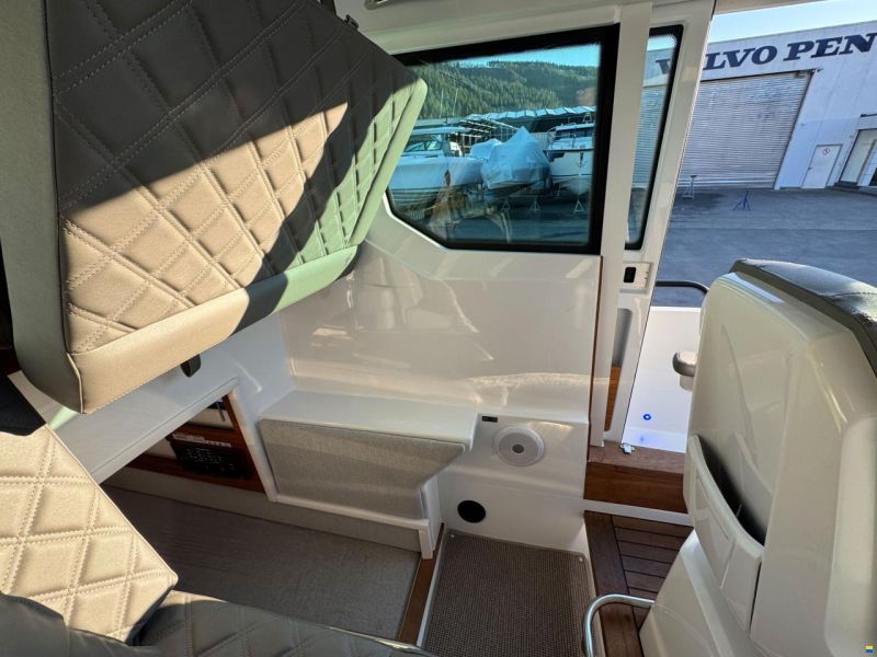 Axopar 28 Cabin