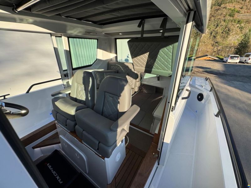 Axopar 28 Cabin